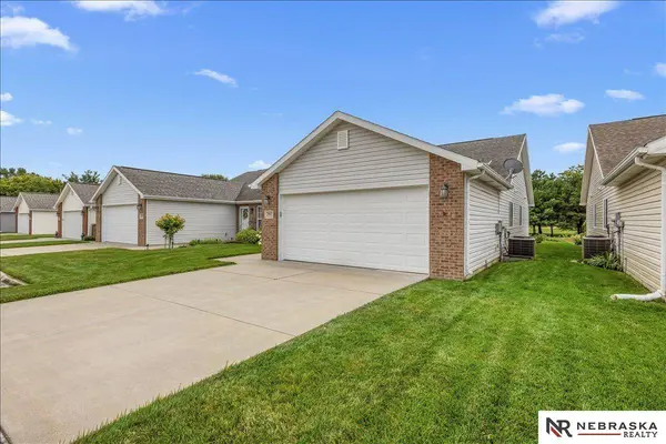 3917 Ballard CT, Lincoln, NE 68504