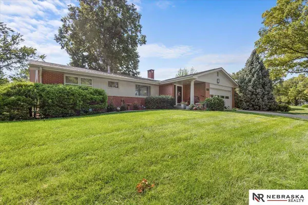 431 Lakewood DR, Lincoln, NE 68510
