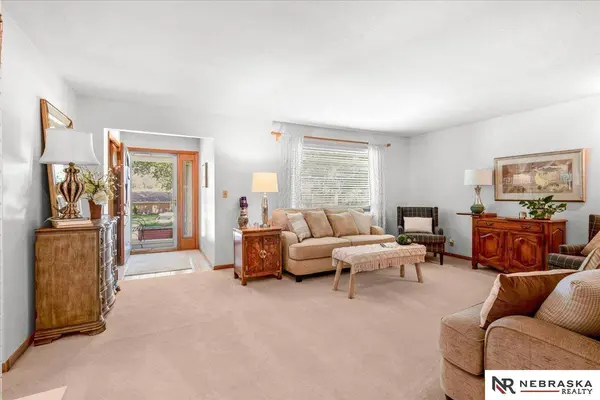 431 Lakewood DR, Lincoln, NE 68510