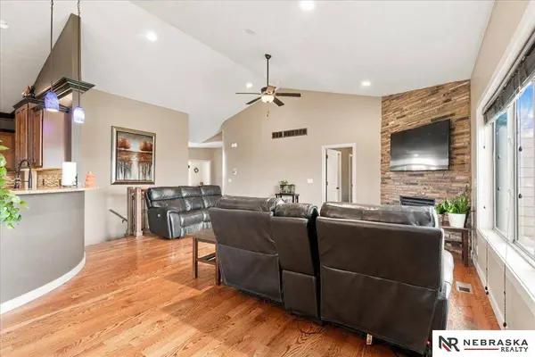 6301 Artisan CT, Lincoln, NE 68516
