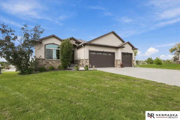 6301 Artisan CT, Lincoln, NE 68516