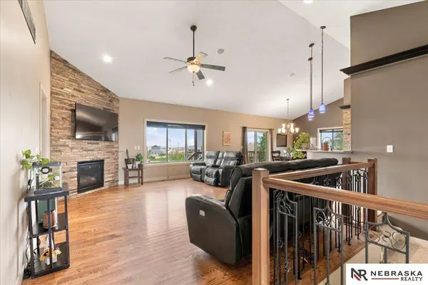 6301 Artisan CT, Lincoln, NE 68516