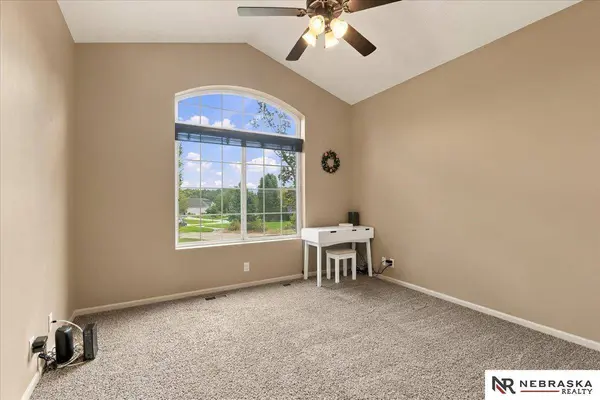 6301 Artisan CT, Lincoln, NE 68516
