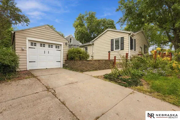 5941 Gillan RD, Lincoln, NE 68505