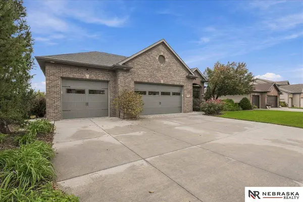 9163 Wishing Well DR, Lincoln, NE 68516