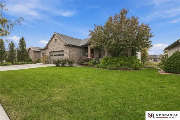 9163 Wishing Well DR, Lincoln, NE 68516