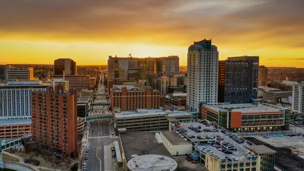 feature image of Relocating to the Omaha Metro: How to Choose the Right Community