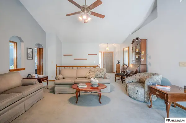 13582 Berry Circle, Omaha, NE 68137