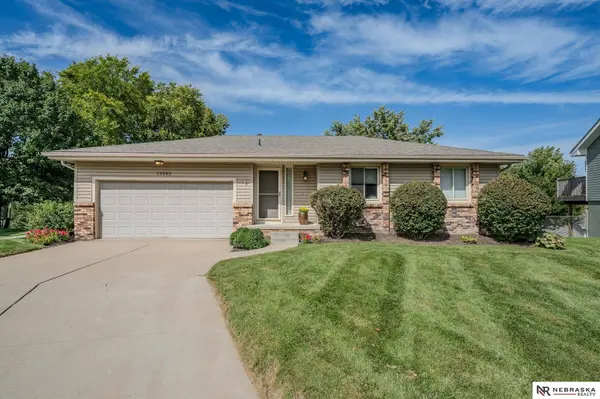 13582 Berry Circle, Omaha, NE 68137