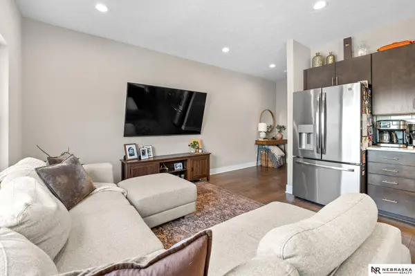 3105 Mayberry Plaza, Omaha, NE 68105