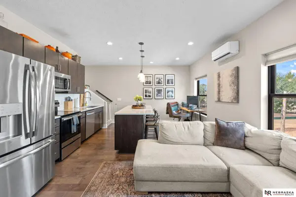 3105 Mayberry Plaza, Omaha, NE 68105