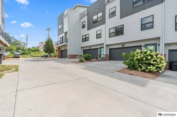 3105 Mayberry Plaza, Omaha, NE 68105