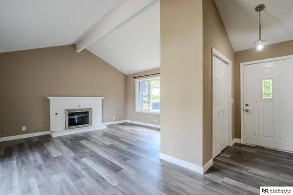 13832 W CIR, Omaha, NE 68137