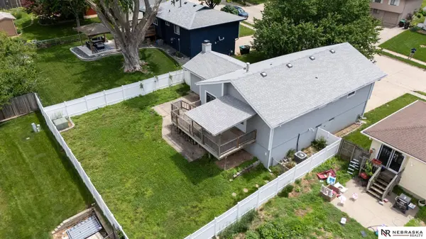 13832 W CIR, Omaha, NE 68137