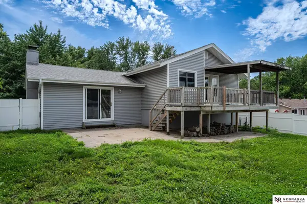 13832 W CIR, Omaha, NE 68137