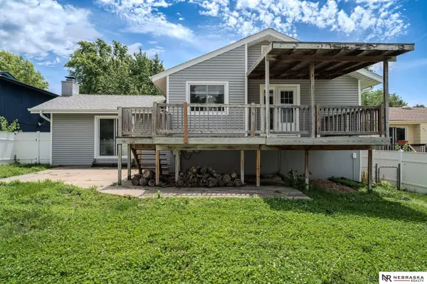 13832 W CIR, Omaha, NE 68137
