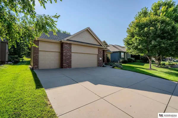 625 S 196th AVE, Elkhorn, NE 68022