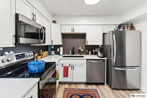 14205 Adams ST, Omaha, NE 68137