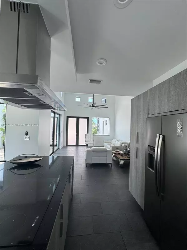 3823 SW 3rd ST, Cape Coral, FL 33991