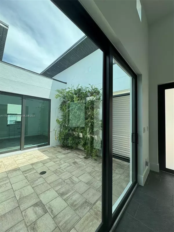 3823 SW 3rd ST, Cape Coral, FL 33991