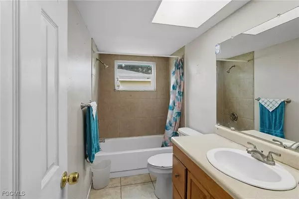 320 SE 17TH PL, Cape Coral, FL 33990