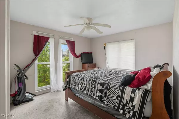 320 SE 17TH PL, Cape Coral, FL 33990