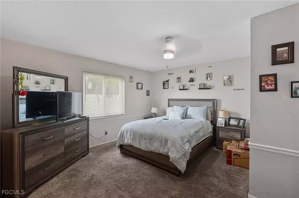 320 SE 17TH PL, Cape Coral, FL 33990