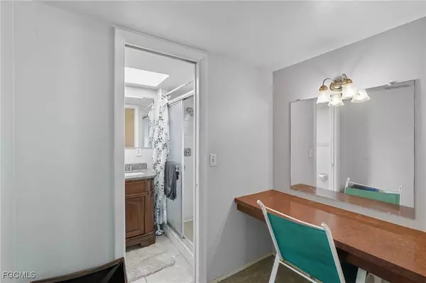 320 SE 17TH PL, Cape Coral, FL 33990