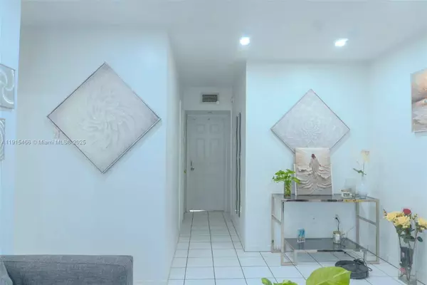 122 NE 204th St #3, Miami Gardens, FL 33179