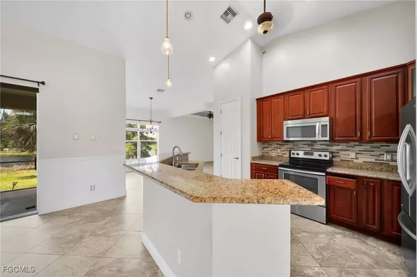 3326 SW 8th ST, Cape Coral, FL 33991