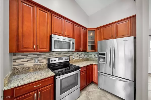 3326 SW 8th ST, Cape Coral, FL 33991