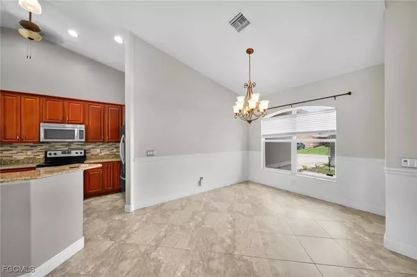 3326 SW 8th ST, Cape Coral, FL 33991