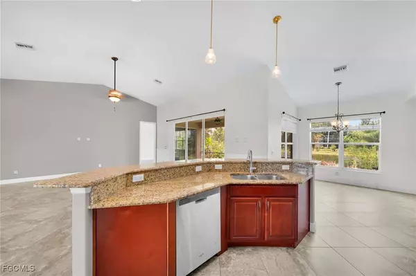 3326 SW 8th ST, Cape Coral, FL 33991