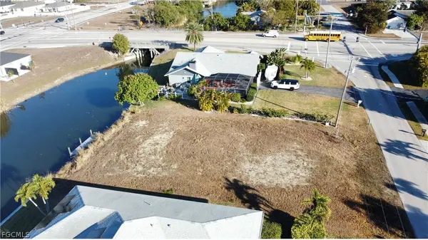 8 SE 8th PL, Cape Coral, FL 33990