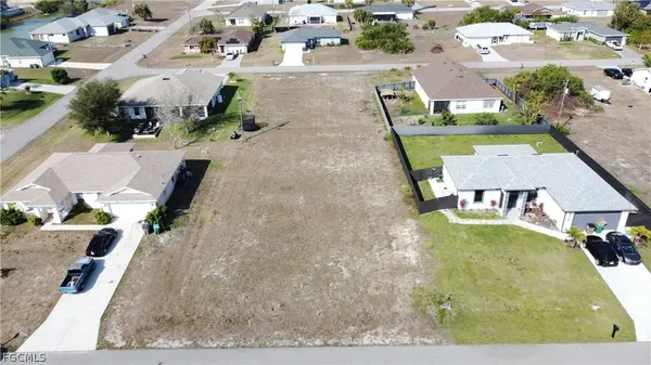 2524 NE 5th PL, Cape Coral, FL 33909