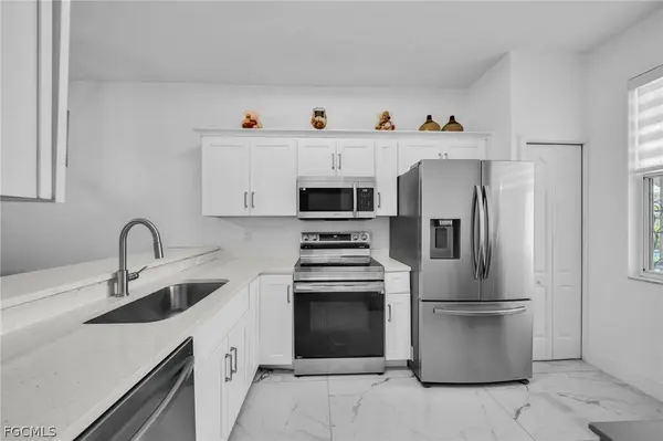 1024 Mainsail DR #512, Naples, FL 34114