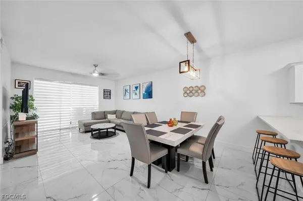 1024 Mainsail DR #512, Naples, FL 34114