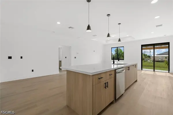 8033 Oakleaf CIR, Labelle, FL 33935