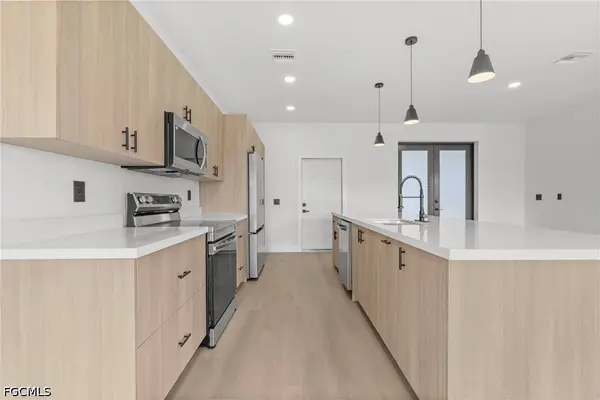 8033 Oakleaf CIR, Labelle, FL 33935