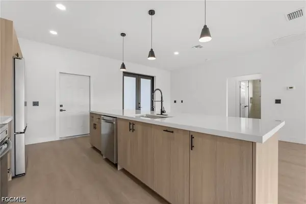 8033 Oakleaf CIR, Labelle, FL 33935