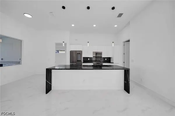 2712 NW 41st AVE, Cape Coral, FL 33993