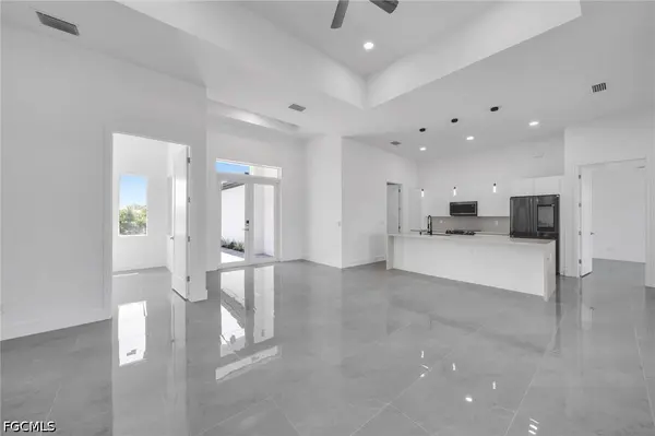 2720 NW 41st AVE, Cape Coral, FL 33993
