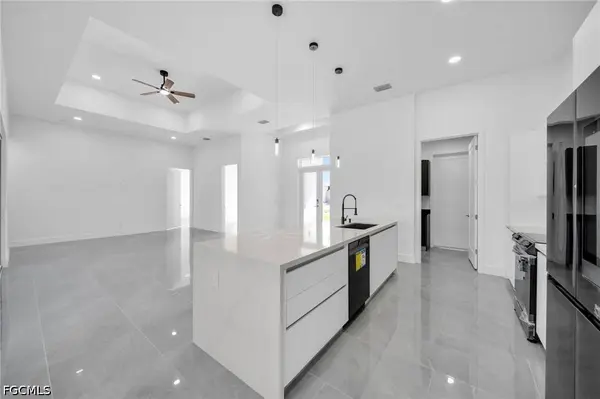 2720 NW 41st AVE, Cape Coral, FL 33993