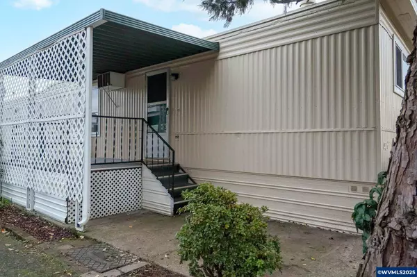 148 Clearwater Av NE NE, Salem, OR 97301