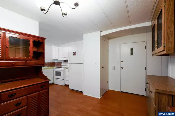 148 Clearwater Av NE NE, Salem, OR 97301