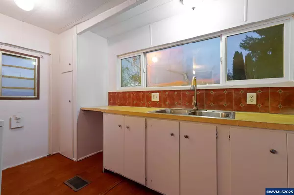 148 Clearwater Av NE NE, Salem, OR 97301