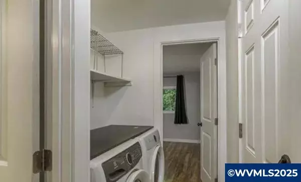 1930 Hampden Ln NE NE, Salem, OR 97305