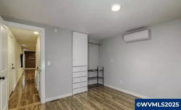 1930 Hampden Ln NE NE, Salem, OR 97305