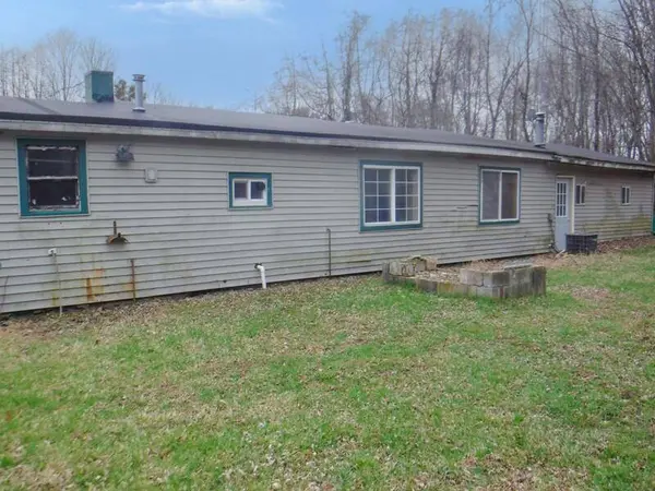 41704 6th Avenue, Bloomingdale, MI 49026