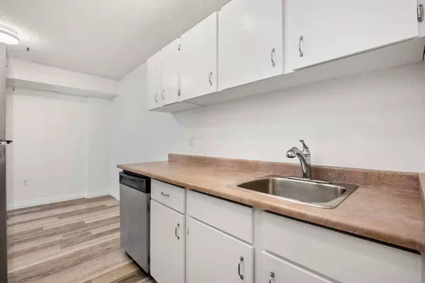 1602 11 AVE SW #104, Calgary, AB T3C 0N2